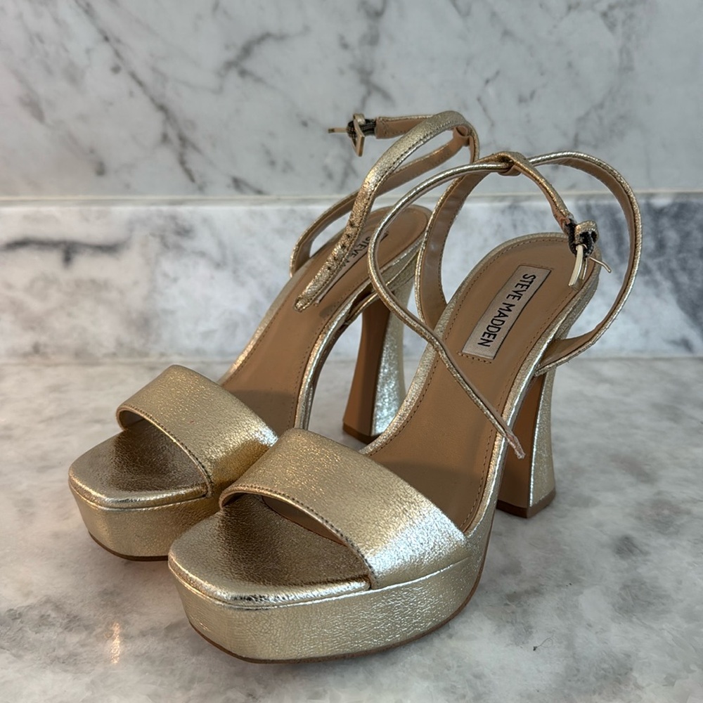 Steve Madden Lessa Sandal Gold Size 5